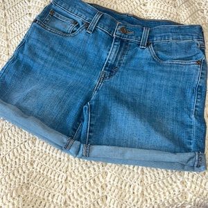 Levi’s jean women shorts size 25. Mid rise/mid length. Folded leg. GUC no damage